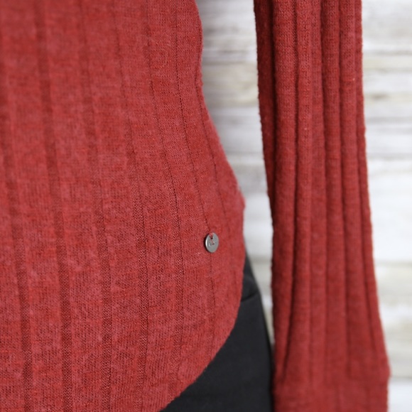 Abercrombie & Fitch Maroon Long Sleeve Top sz XS - Picture 3 of 5